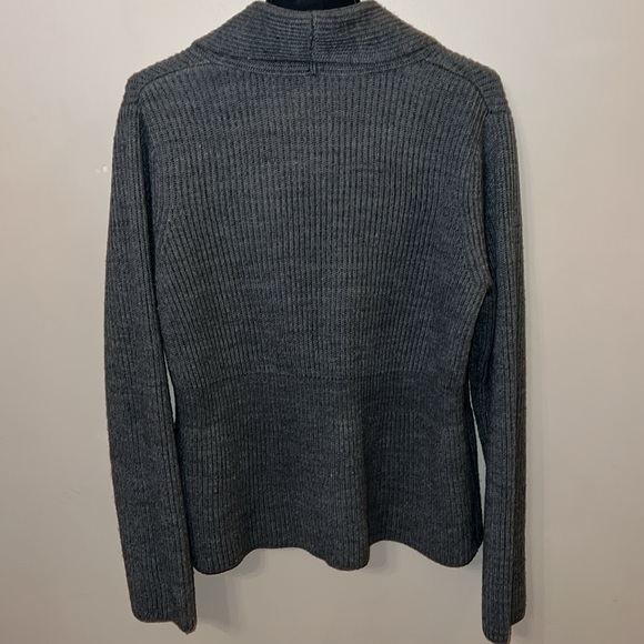 Croft & Barrow light Gray Sweater. - Picture 6 of 6